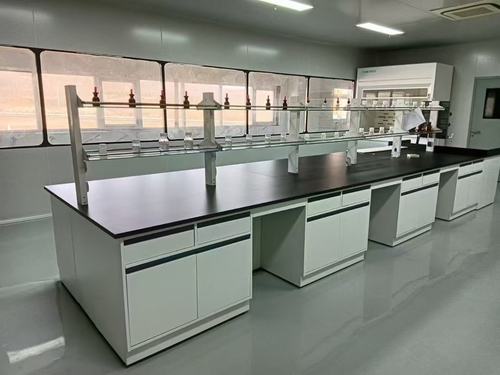 Ultimi blog aziendali su Come scegliere gli arredi per laboratori di chimica