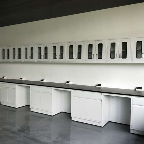Ultime notizie aziendali su Che cosa sono i banchi di lavoro di laboratorio in un laboratorio