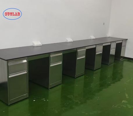 Buon prezzo Fabriche di banchi da laboratorio in acciaio inossidabile su misura come disegno ed efficienza per l'industria ospedaliera e alimentare in linea