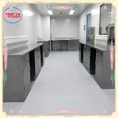 Buon prezzo Bench di laboratorio in acciaio inossidabile lucidato per il piano di lavoro con metodo di installazione di connessione a bullone in linea