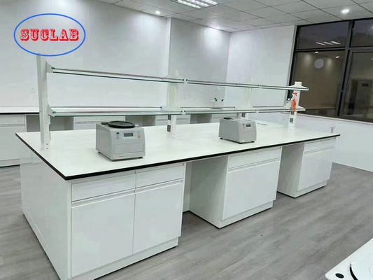 Buon prezzo Tavolo di lavoro in resina fenolica bianca Casework di laboratorio con scaffali di reagenti a telaio in acciaio in linea
