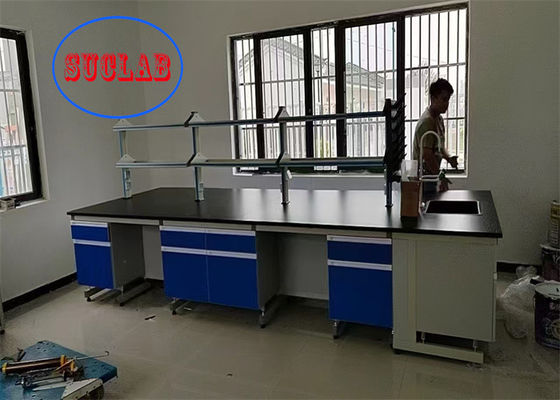 Buon prezzo Resistenza chimica Banchi di lavoro di laboratorio di chimica Banchi di lavoro di laboratorio con armadi multipli in linea