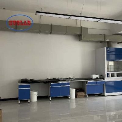 Buon prezzo Servizio clienti eccellente Moltiplici armadi e materiali di legno Laboratorio di chimica Soluzione di banco di lavoro per il lavoro avanzato di laboratorio in linea